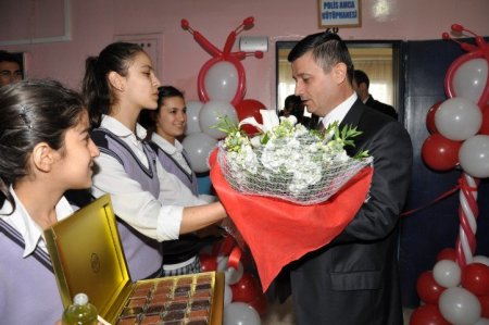 Polis Amca Kütüphanesi öğrencilerin hizmetinde