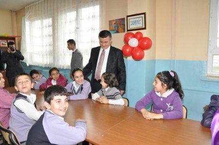 Polis Amca Kütüphanesi öğrencilerin hizmetinde