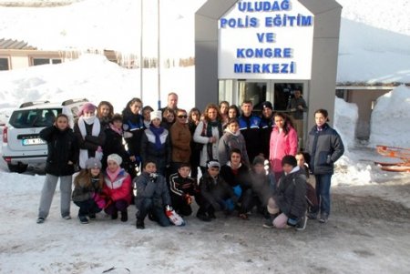 Polis amcaları, 80 çocuğu Uludağ'a çıkardı