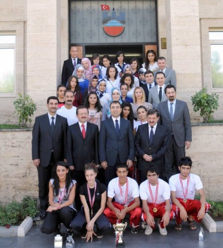 Polis amcaları öncülük etti, yüzlerce çocuk meslek sahibi oldu