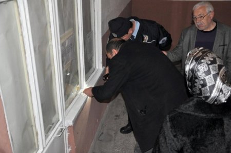 Polis Apartmanda Bilezik Hırsızı Aradı