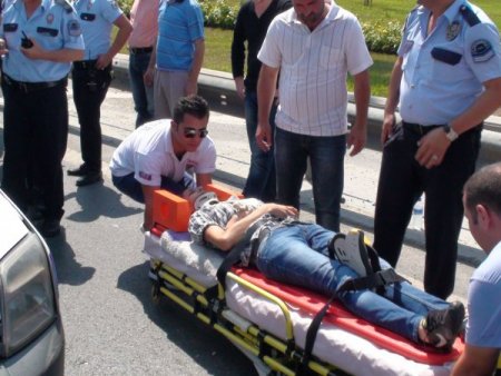 Polis Aracı Hafriyat Kamyonuna Çarptı, Bayan Polis Yaralandı