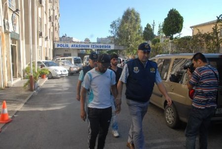 Polis Araçlarını Yakan 'neron' Kuzenler Adliyeye Sevk Edildi