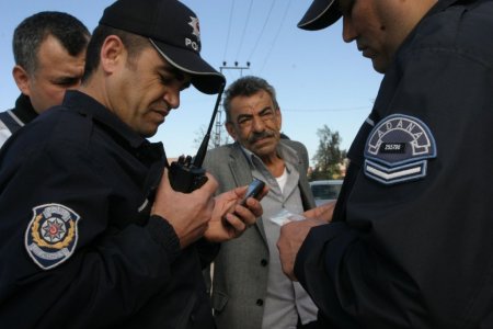 Polis artık cep telefonundan sorgu yapıyor