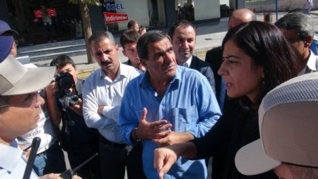 Polis Batman’da yürümek isteyen BDP’lilere müdahale etti