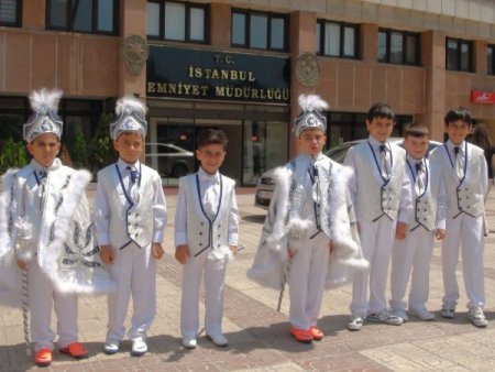 Polis Çocukları Sünnet Oldu