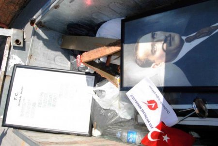 Polis çöpe atılan Atatürk posterleri için inceleme başlattı