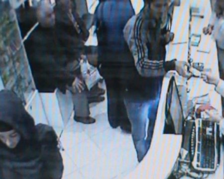 Polis eczane dolandırıcısını arıyor