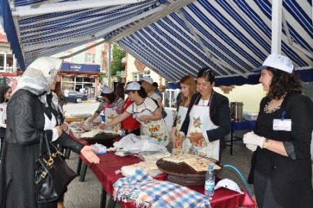 Polis eşlerinden ihtiyaç sahibi öğrenciler ve aileleri yararına kermes