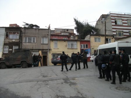 Polis Evi Basınca Uyuşturucuyu Tuvalete Boşalttılar