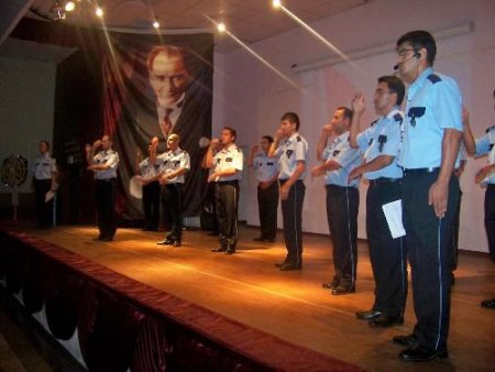 Polis Hem Güldürdü Hem Düşündürdü