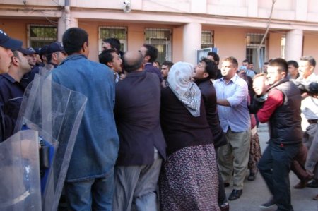 Polis-hırsız kovalamacası sonrası hastane önü savaş alanına döndü