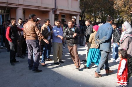 Polis-hırsız kovalamacası sonrası hastane önü savaş alanına döndü