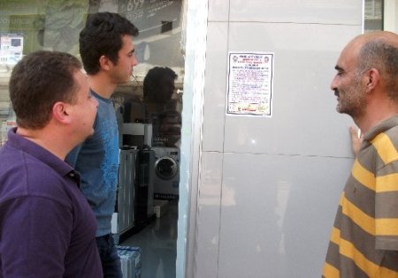 Polis kapı kapı dolaşıp hırsızlık olaylarına karşı esnaf ve vatandaşları uyardı