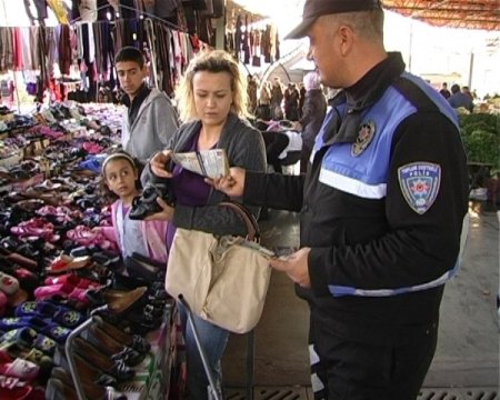 Polis Kapkaç Yaparak Vatandaşı Uyardı