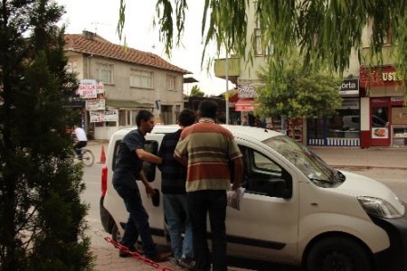 Polis kümeste uyuşturucu aradı