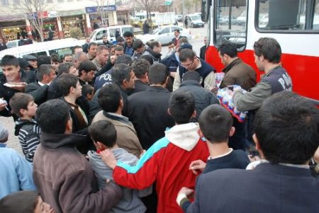 Polis Kurban Etini Halk İle Paylaştı