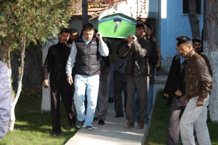 Polis kursunuyla ölen Kenan Kapısız, son yolculuğuna uğurlandı