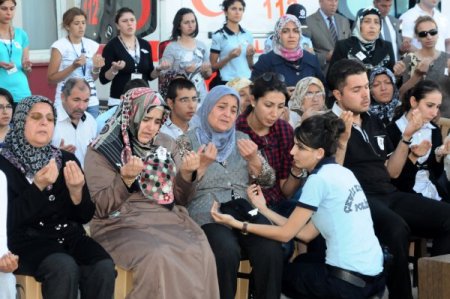 Polis memuru göz yaşlarıyla uğurlandı
