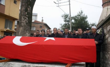 Polis memuru son yolculuğuna uğurlandı