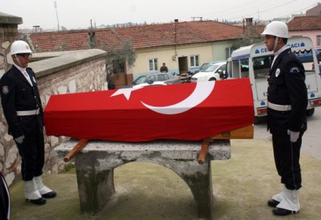 Polis memuru son yolculuğuna uğurlandı