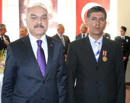 Polis memuru Yazıcı’ya Devlet Övünç Madalyası verildi