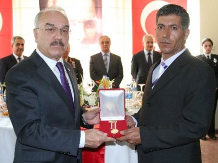 Polis memuru Yazıcı’ya Devlet Övünç Madalyası verildi