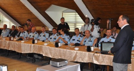 Polis müdürlerine intihar dersi verildi
