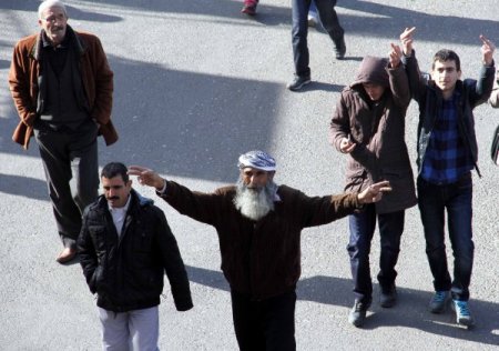 Polis müdüründen Kışanak’a: Kanunsuz eylemde ne işiniz var?