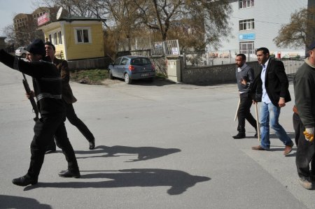 Polis objektiflere yansıyan Dikmen saldırganlarını arıyor