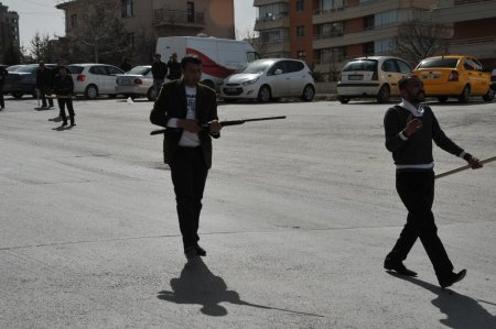 Polis objektiflere yansıyan Dikmen saldırganlarını arıyor