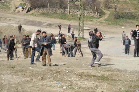 Polis objektiflere yansıyan Dikmen saldırganlarını arıyor