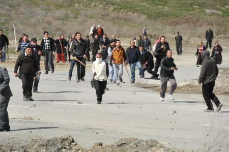 Polis objektiflere yansıyan Dikmen saldırganlarını arıyor