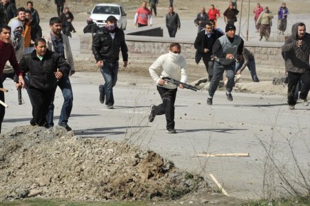 Polis objektiflere yansıyan Dikmen saldırganlarını arıyor