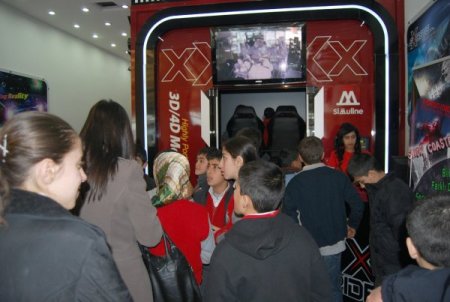 Polis Öğrencileri Beş Boyutlu Sinema İle Tanıştırdı