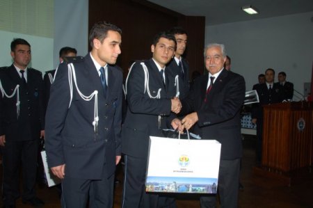 Polis okulu öğrencileri 2 bin 73 ünite kan topladı