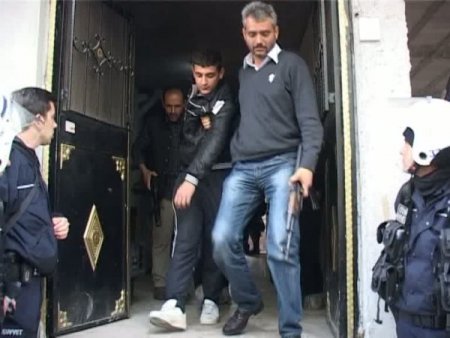 Polis Örgüt Yandaşı Molotofçuları Çatıda Yakaladı