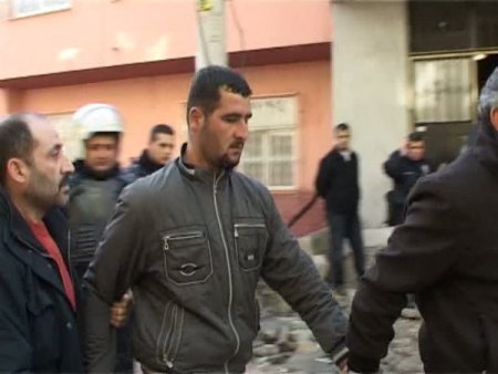 Polis Örgüt Yandaşı Molotofçuları Çatıda Yakaladı