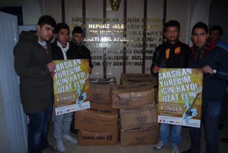 Polis Ve Öğrencilerin Verdiği Konserin Geliri Depremzedelere Dağıtıldı