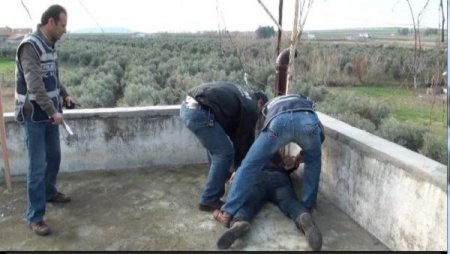 Polis Yakaladı, Mahalleli Alkış Tuttu