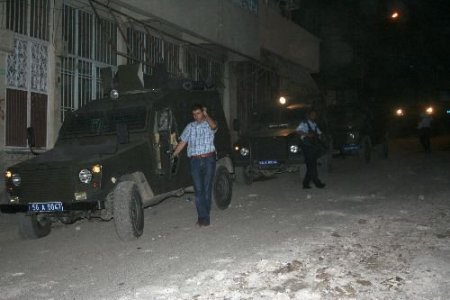 Polise Atılan Molotof Kokteylin İsabet Ettiği Evde Genç Kızın Çeyizleri Yandı
