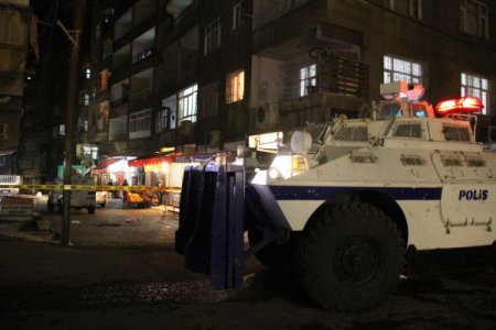 Polise attığı bomba elinde patladı, hayatını kaybetti (2)