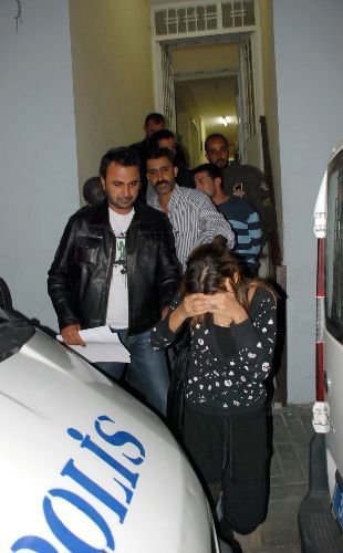 Polise Esrar Satmak İsterken Yakalandılar