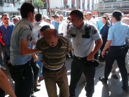 Polise kafa tuttu, ortalık karıştı (Özel)