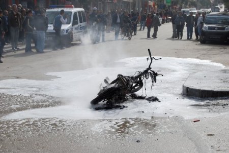 Polise Kızan Genç Motosikletini Yaktı
