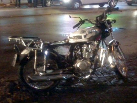 Polise kızdı, motosikletini yatkı