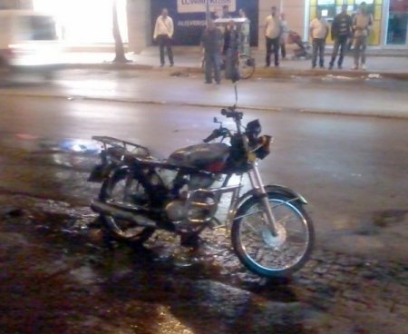 Polise kızdı, motosikletini yatkı