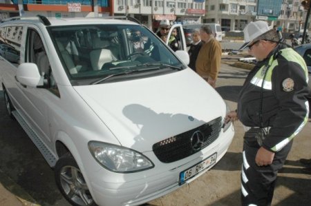 Polise Özendi, Elindeki Araçtan Oldu