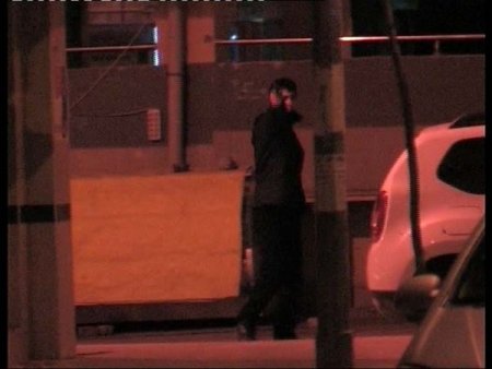 Polise silah çekip havaya ateş açtı