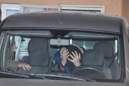 Polise silah çekip havaya ateş açtı